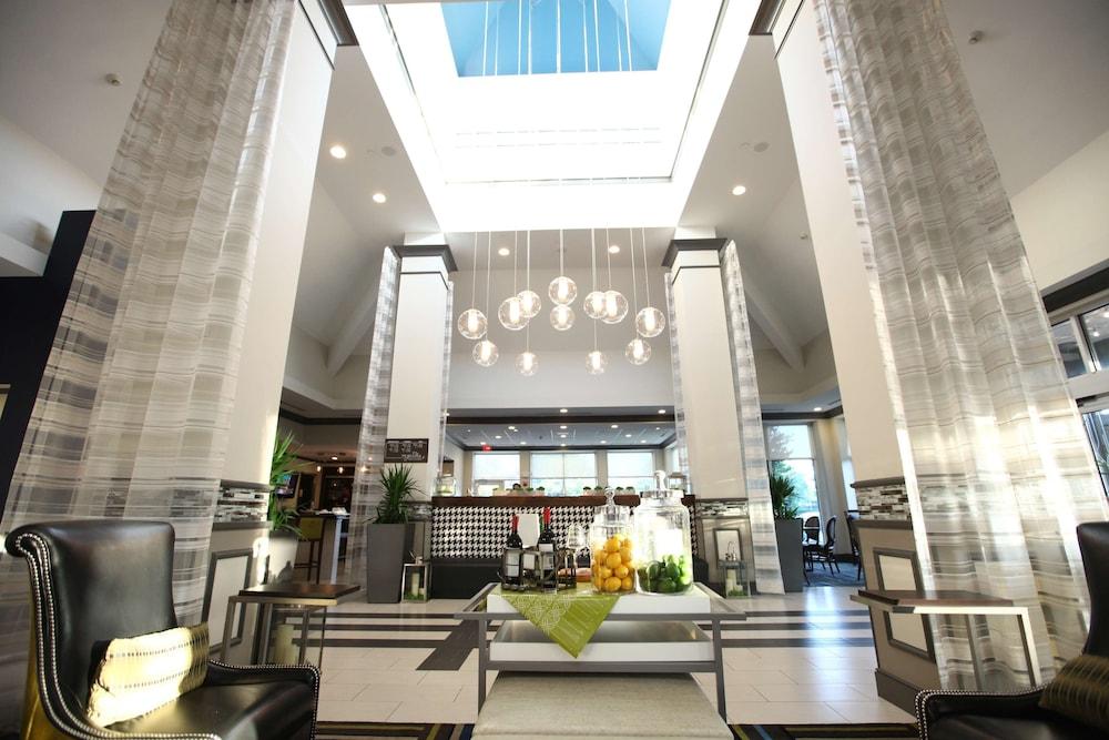 Hilton Garden Inn Westbury Ngoại thất bức ảnh