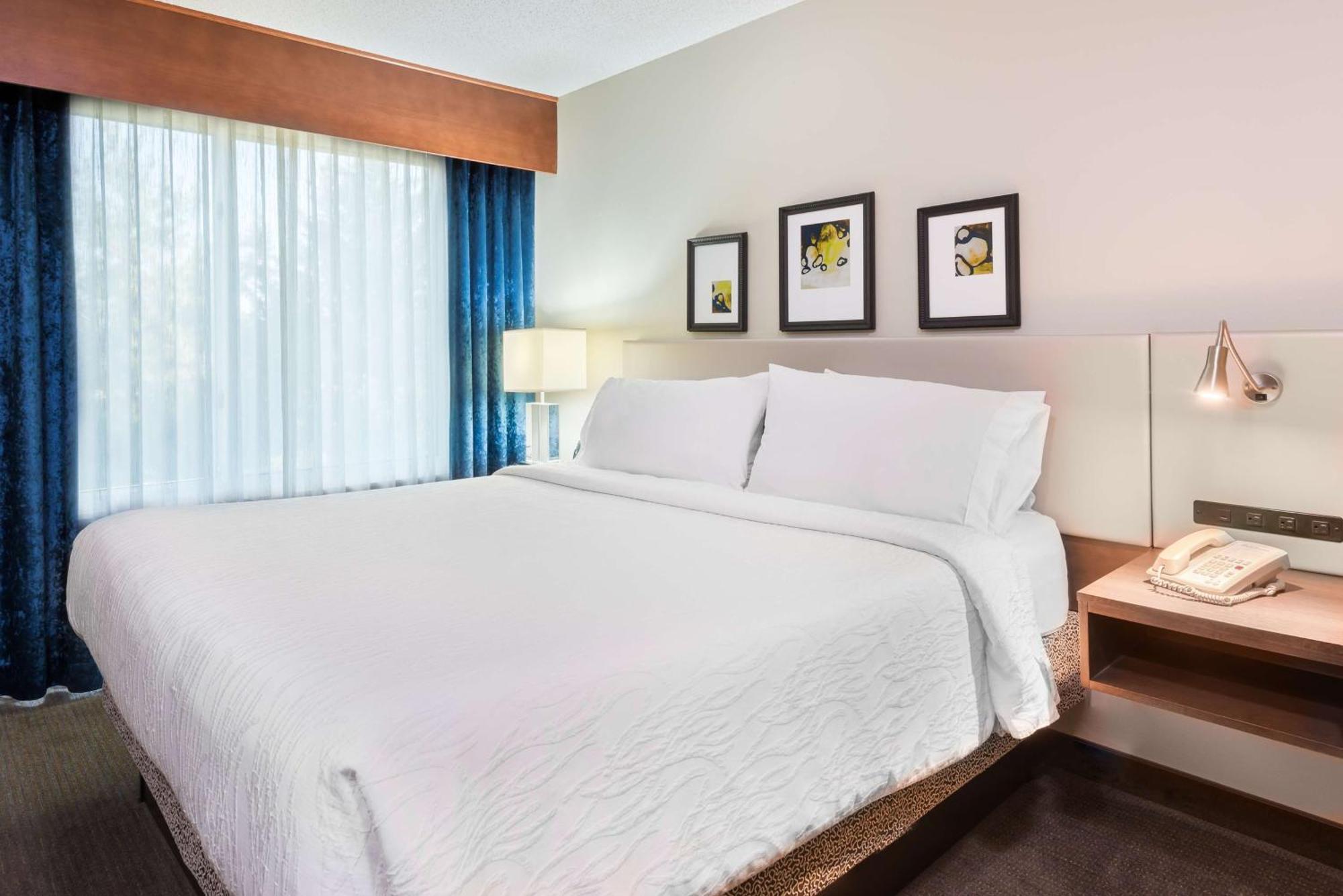 Hilton Garden Inn Westbury Ngoại thất bức ảnh