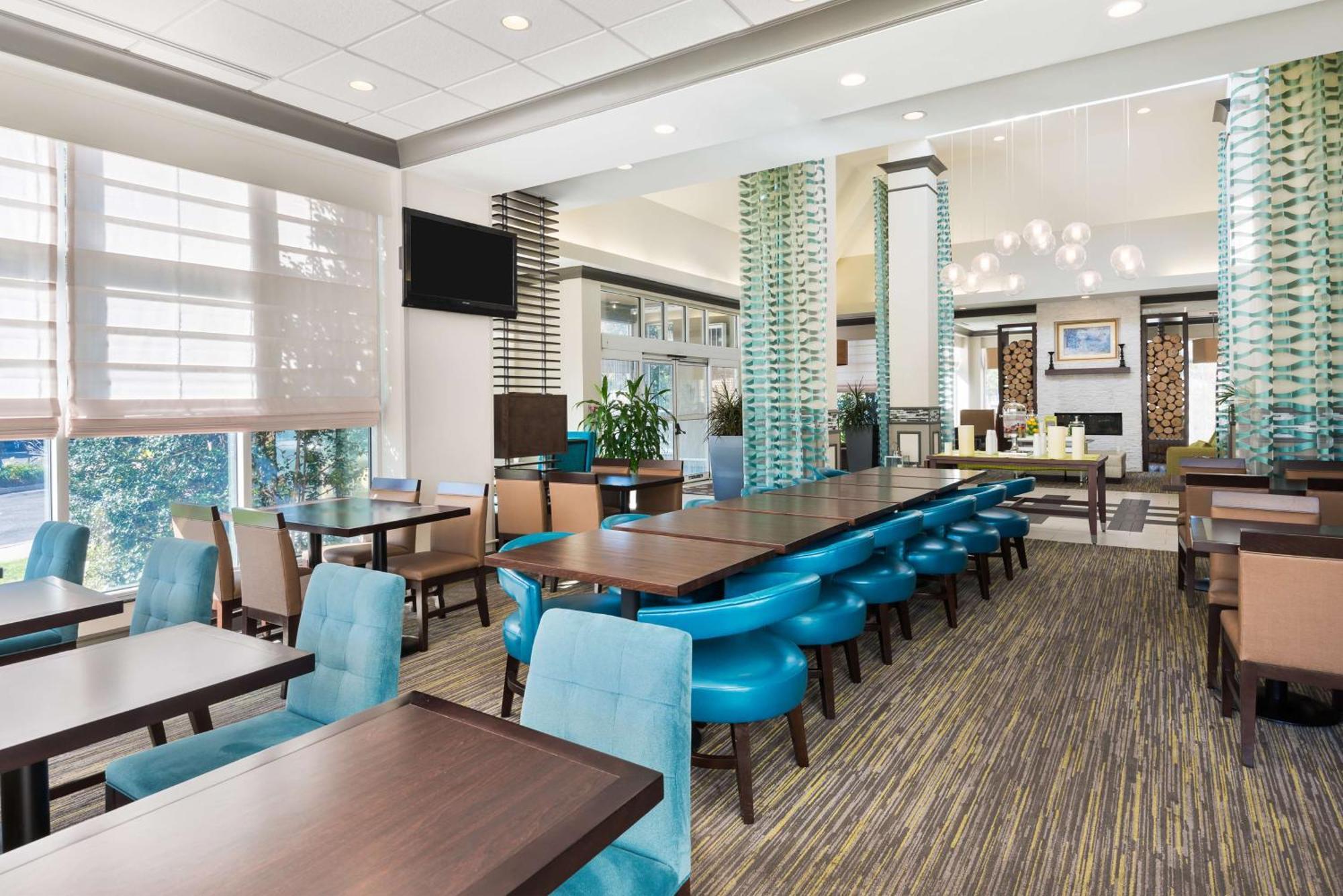 Hilton Garden Inn Westbury Ngoại thất bức ảnh